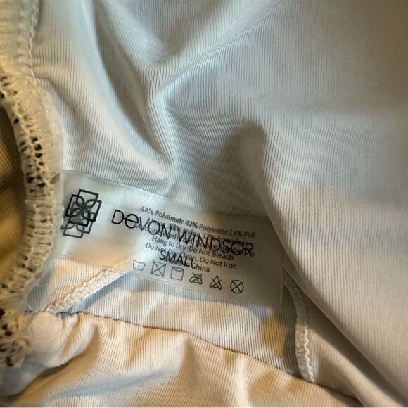 Devon Windsor Axelle crop top sports bra with removable pads small - Picture 5 of 7